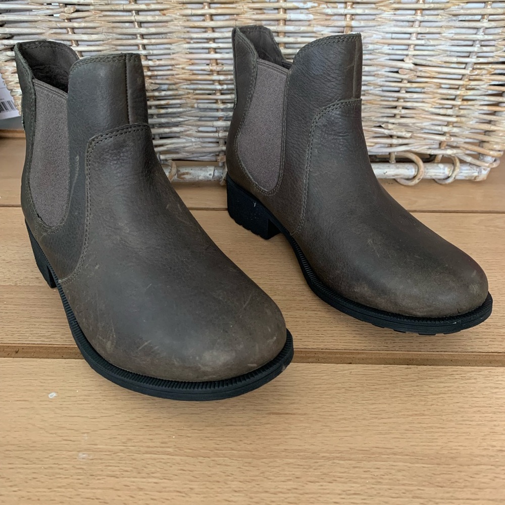 Ugg bonham 111waterproof Chelsea boot